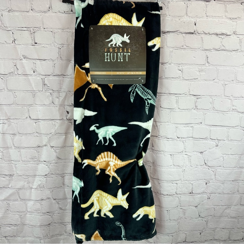 NWT Fossil Hunt Black and Tan Dinosaur skeleton plush throw Blanket
